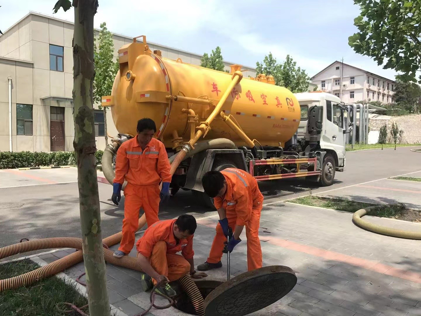 长垣化粪池清理与5-8吨吸粪车施工效率分析